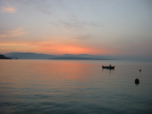 Blick vom Strand von Barbati/Korfu bei Tagesanbruch
