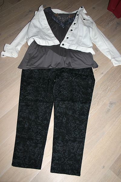 Glitzer-Shirt-mit-Jacquards-Hose