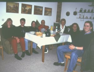 Gruppenbild von allen in Stefans und Beates Appt.